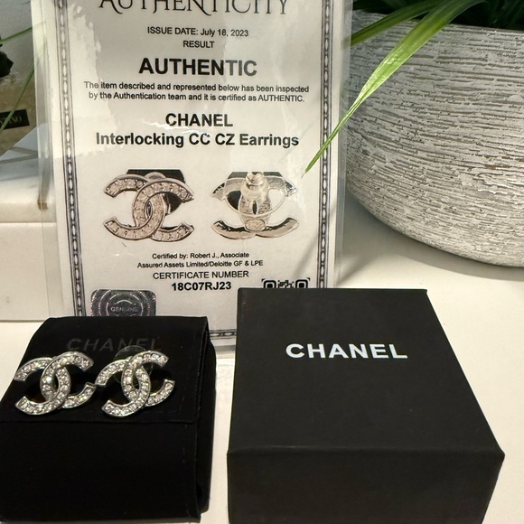 CHANEL Silver CC Logo CX Earrings - Picture 2 of 4